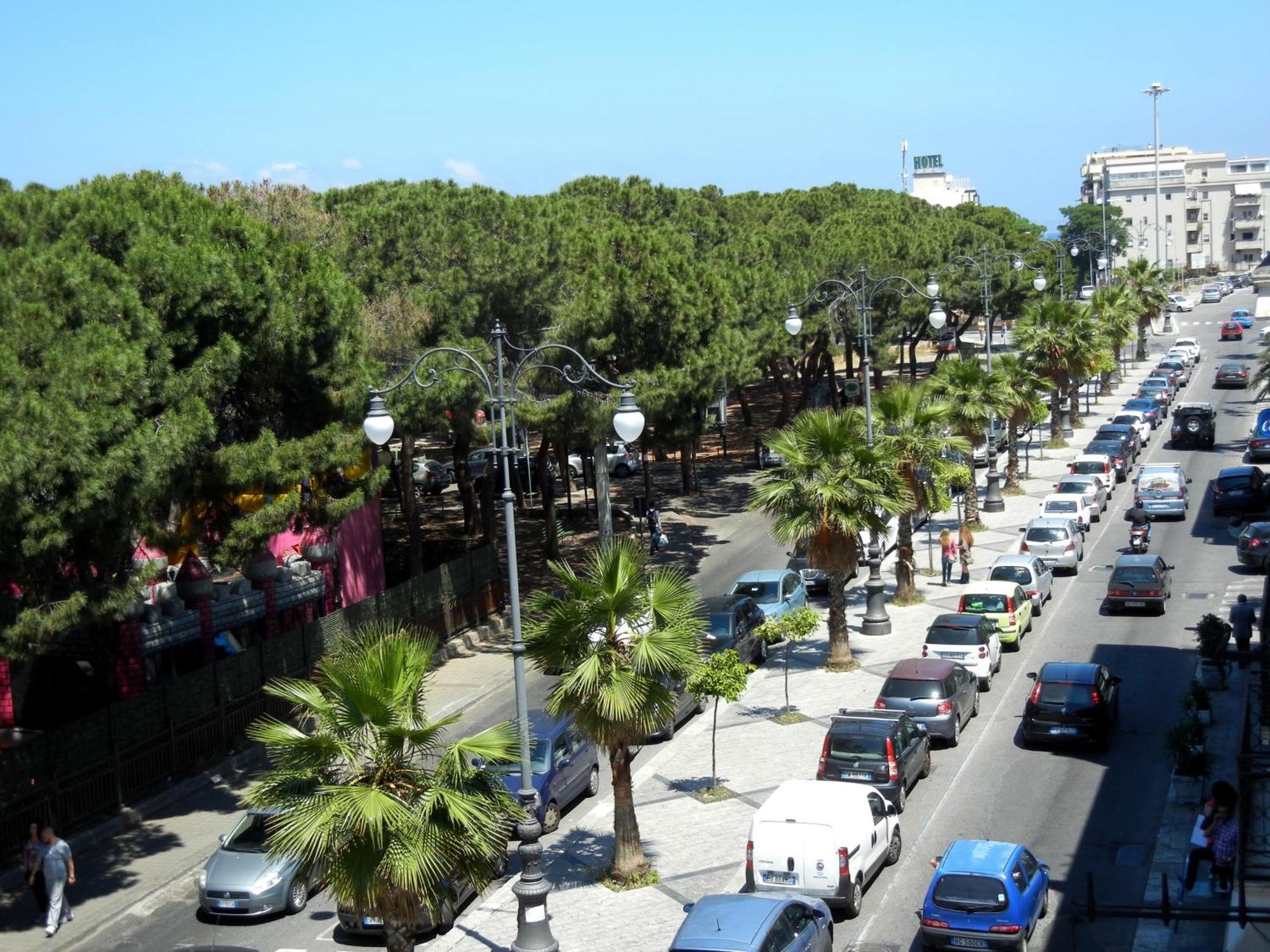 B&B La Pineta Reggio di Calabria Exterior photo